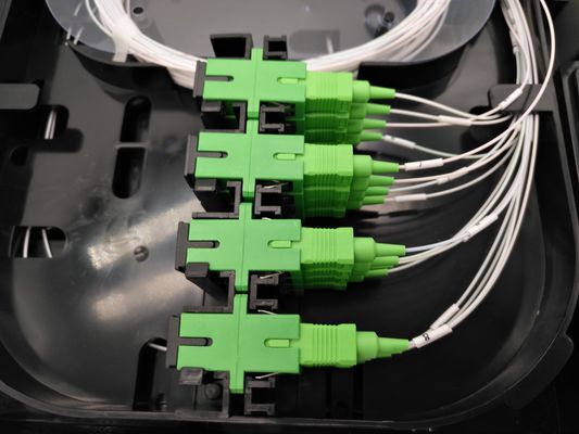 comprare FTTH IP65 16 porte 2pcs 1x8 Fibra ottica scatola di divisione polo aereo montaggio a parete nero fabbricazione online